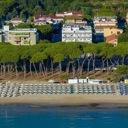 Hotel La Pineta Пинето Екстериор снимка