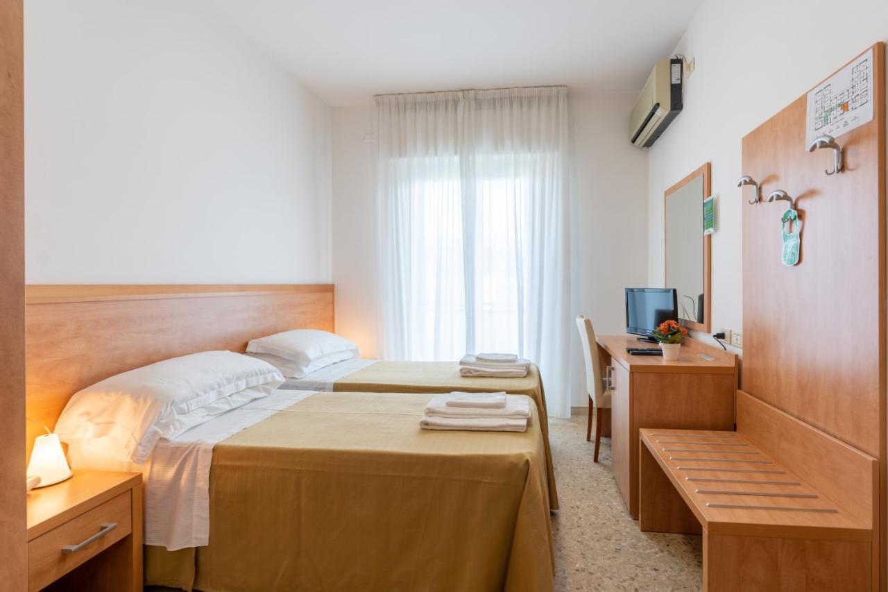 Hotel La Pineta Пинето Екстериор снимка