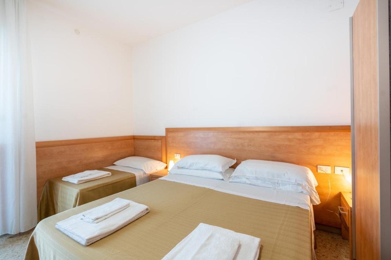 Hotel La Pineta Пинето Екстериор снимка