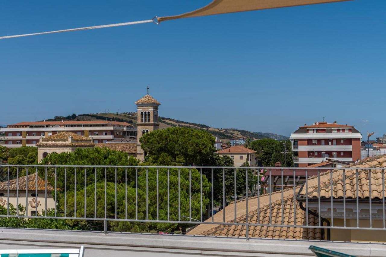 Hotel La Pineta Пинето Екстериор снимка
