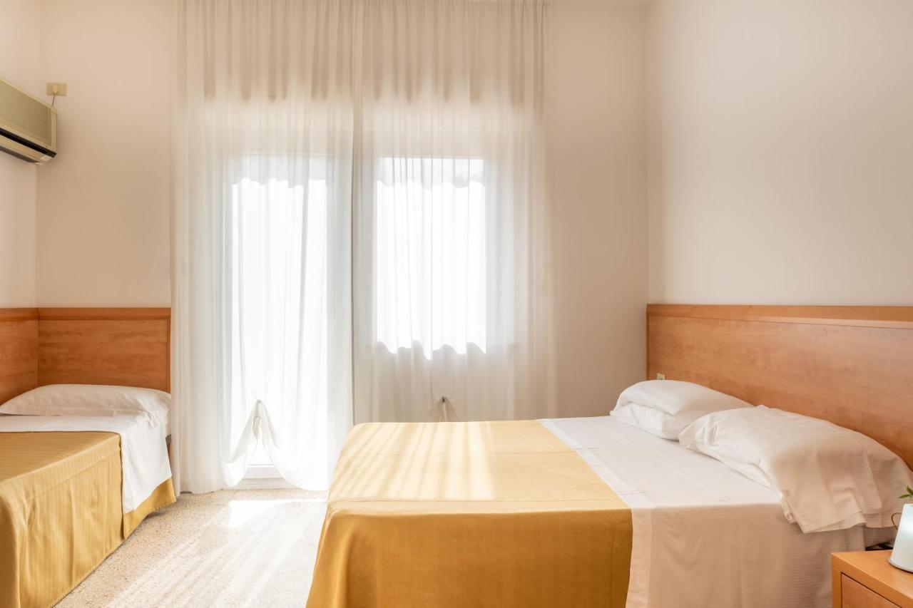 Hotel La Pineta Пинето Екстериор снимка