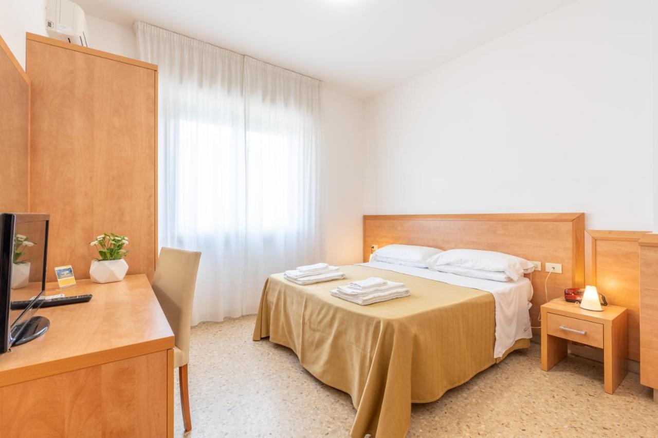 Hotel La Pineta Пинето Екстериор снимка