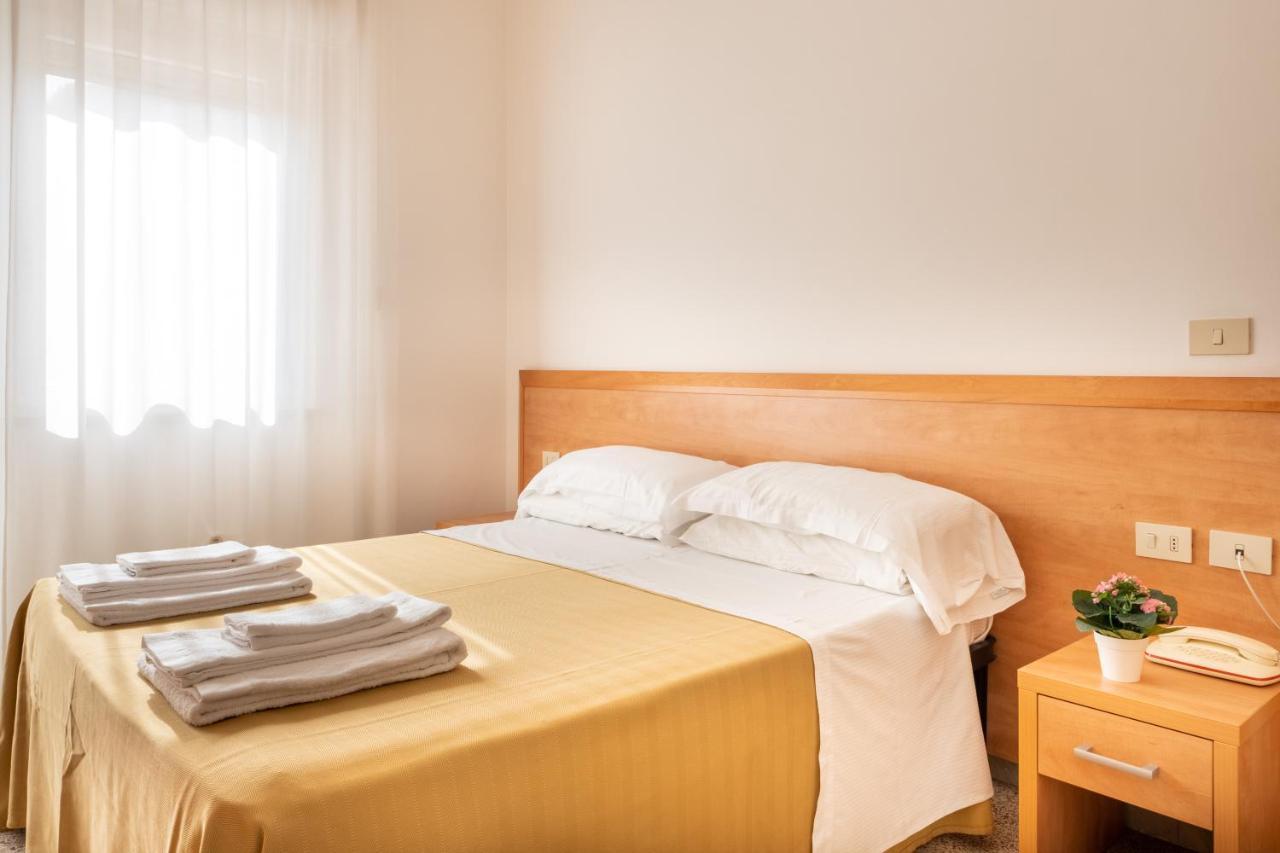 Hotel La Pineta Пинето Екстериор снимка