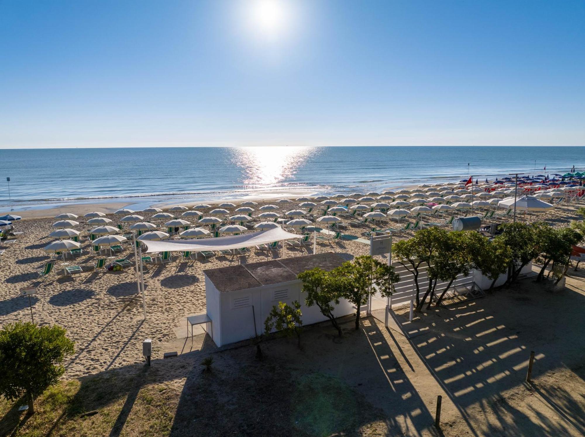 Hotel La Pineta Пинето Екстериор снимка