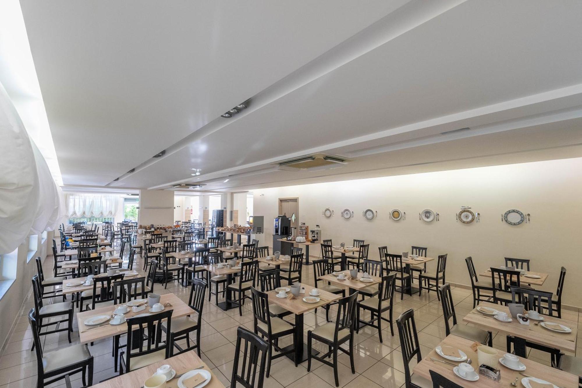 Hotel La Pineta Пинето Екстериор снимка