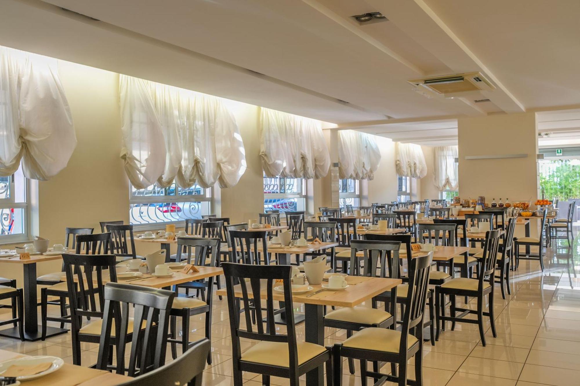 Hotel La Pineta Пинето Екстериор снимка